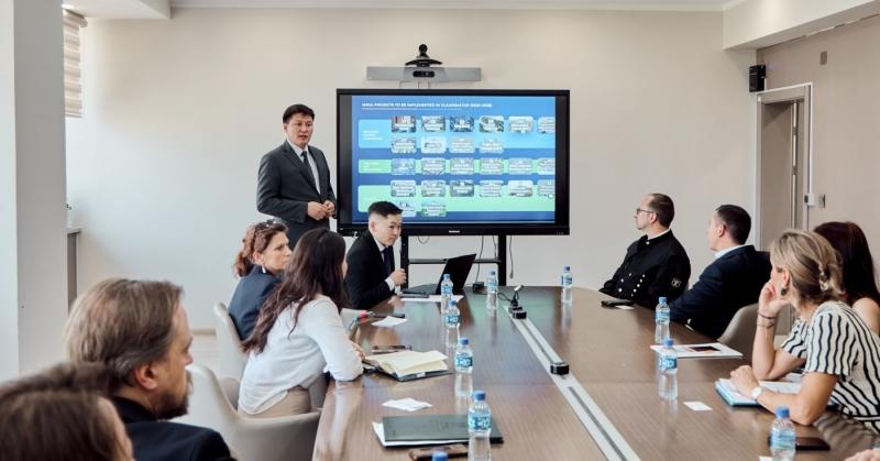 АВСТРИЙН КОМПАНИУДЫН ТӨЛӨӨЛЛИЙГ ХҮЛЭЭН АВЧ УУЛЗЛАА