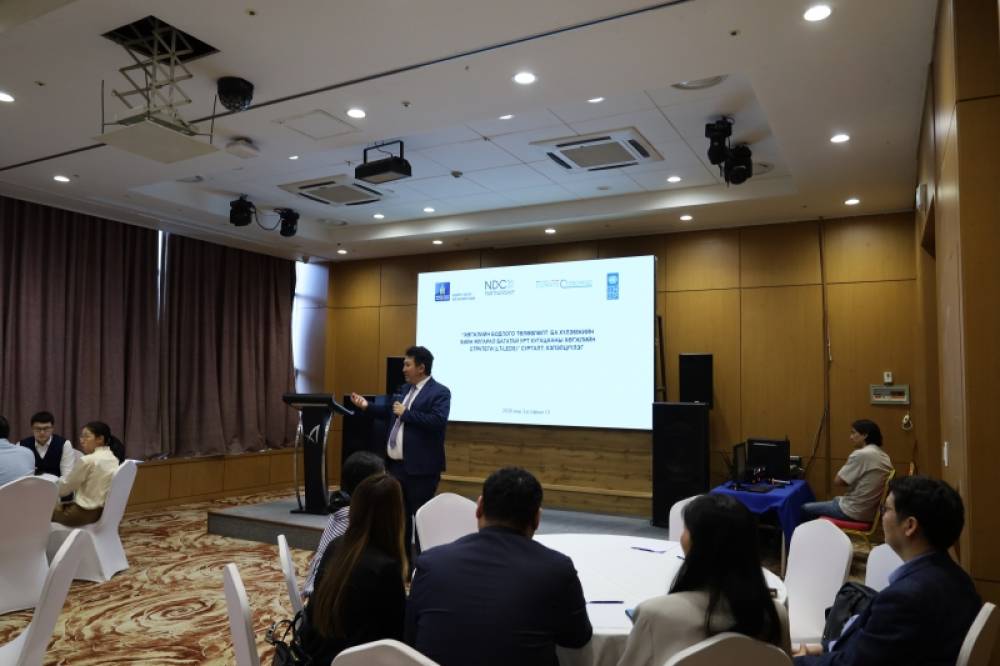 “ХӨГЖЛИЙН БОДЛОГО ТӨЛӨВЛӨЛТ БА ХҮЛЭМЖИЙН ХИЙН ЯЛГАРАЛ БАГАТАЙ УРТ ХУГАЦААНЫ ХӨГЖЛИЙН СТРАТЕГИ” СЭДЭВТ СУРГАЛТ БОЛЛОО