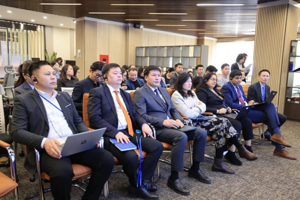 ХӨРӨНГӨ ОРУУЛАГЧИЙН ГОМДОЛ ШИЙДВЭРЛЭХ ТАЛААР ХЭЛЭЛЦЭВ