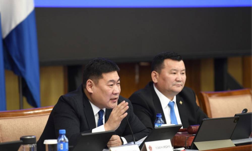 У.ХҮРЭЛСҮХ Л.ОЮУН-ЭРДЭНИЙГ ХАРИУЦЛАГАА ХҮЛЭЭЖ ОГЦРОХЫГ ШААРДЖЭЭ