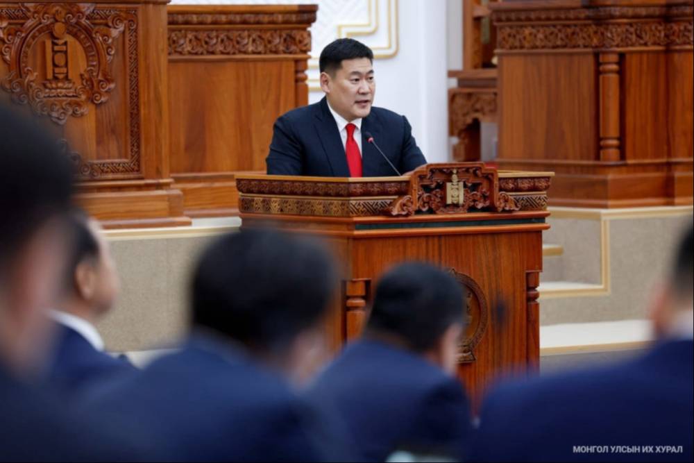 ТАХИА ГУРВАНТАА ДОНГОДОВ! ХЭН УРВАХЫГ ХАРАХ МӨЧ ИРЛЭЭ