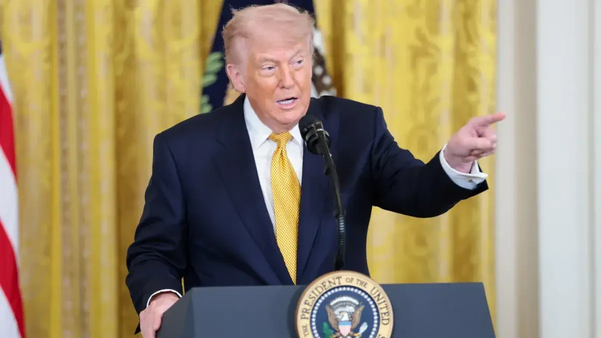Д.ТРАМП ИРАНЫ САНАЛЫГ ЭРС НЯЦААЖ, "ХҮЛЭЭН ЗӨВШӨӨРӨХ БОЛОМЖГҮЙ" ГЭВ