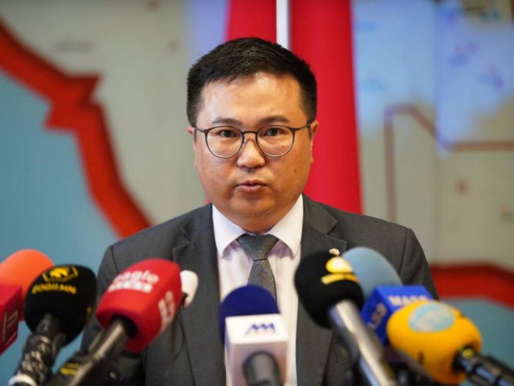 Г.ЗАНДАНШАТАРЫГ ОГЦРУУЛАХ НЬ ЗАСГИЙН ГАЗРЫН ТОГТООЛЫГ ЦЭЦЭД ӨГӨХӨӨС ЧУХАЛ ГЭЖ ҮЗЭЖ БУЙ Ч.САЙНЗОРИГ ГИШҮҮНД "НО" БАЙНА