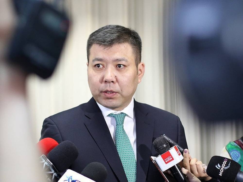 Б.ЭНХБАЯРЫГ ХУУЛЬ ЗҮЙН САЙДААР ТОМИЛОХ АСУУДЛЫГ ХЭЛЭЛЦЭНЭ