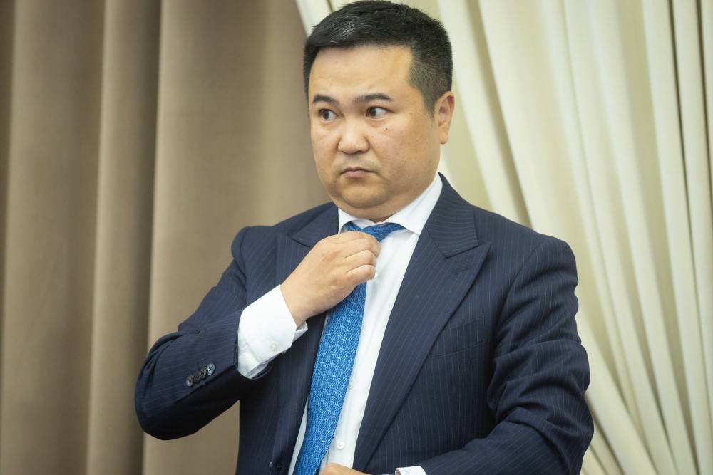 П.САЙНЗОРИГ ТЭРГҮҮТЭЙ УИХ-ЫН ГИШҮҮД Г.ЗАНДАНШАТАРЫГ ОГЦРУУЛАХ БИЧИГ ӨРГӨН БАРИНА